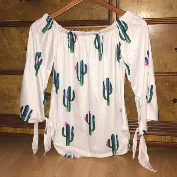 Tops - Off the shoulder 3/4 sleeve cactus shirt 🌵